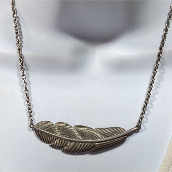 Nature Inspired Silver Tone Feather Necklace - Picture 4 of 6